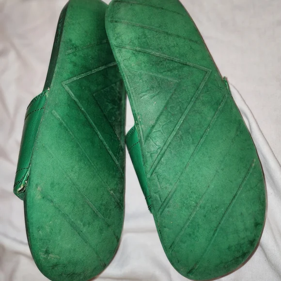 Green Lacoste slide sandals with Crocodile Logo - Picture 4 of 4